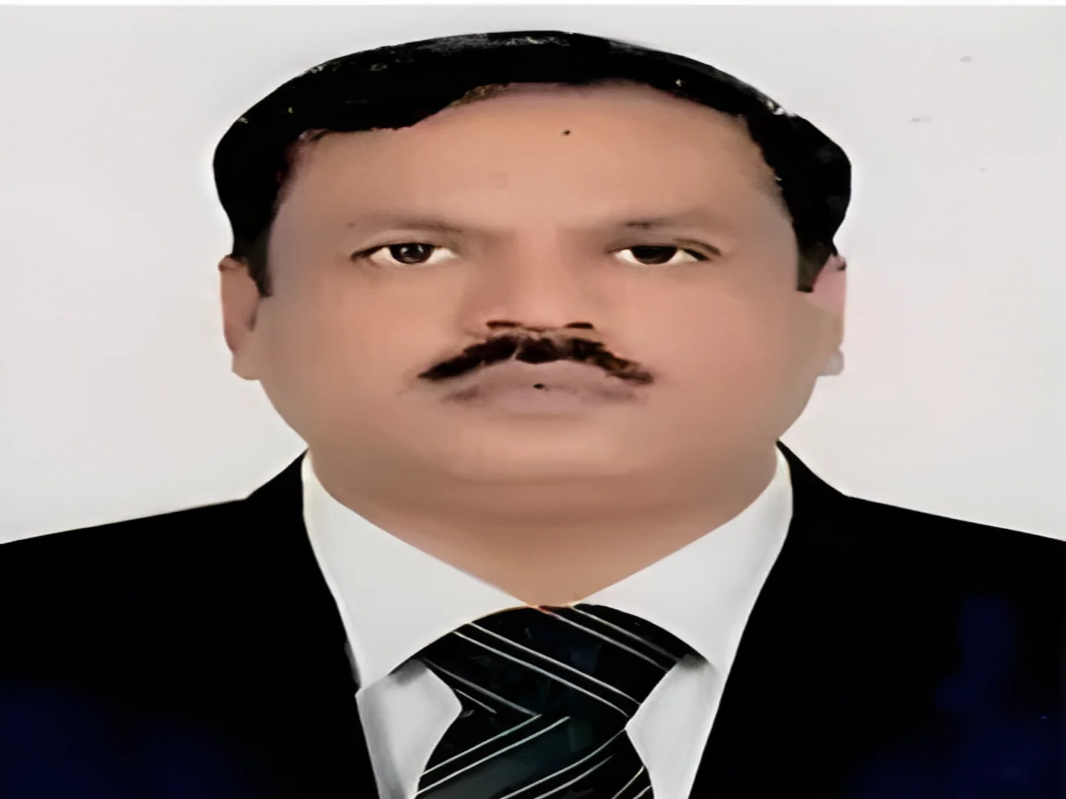 Managing Director Qamar Zaman